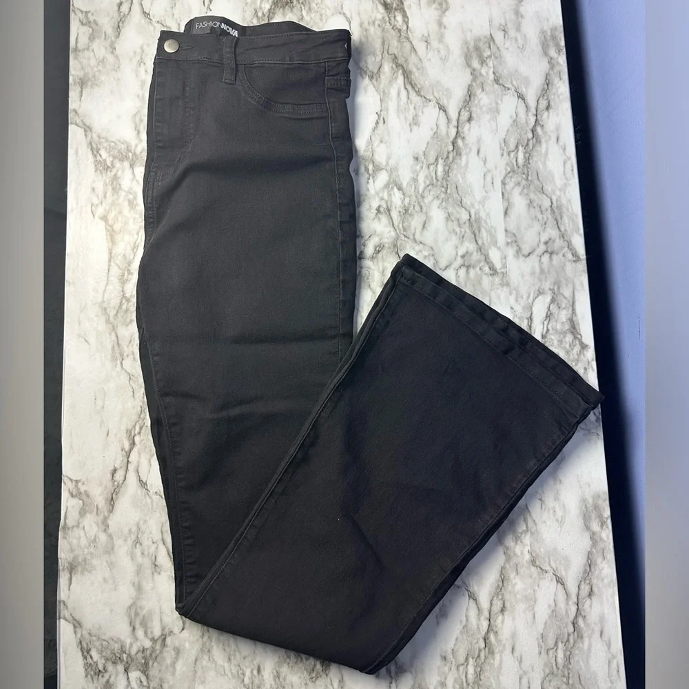 Fashion Nova Black High Waisted Faux Pockets Bell Bottom Jeans. Women’s Size 13